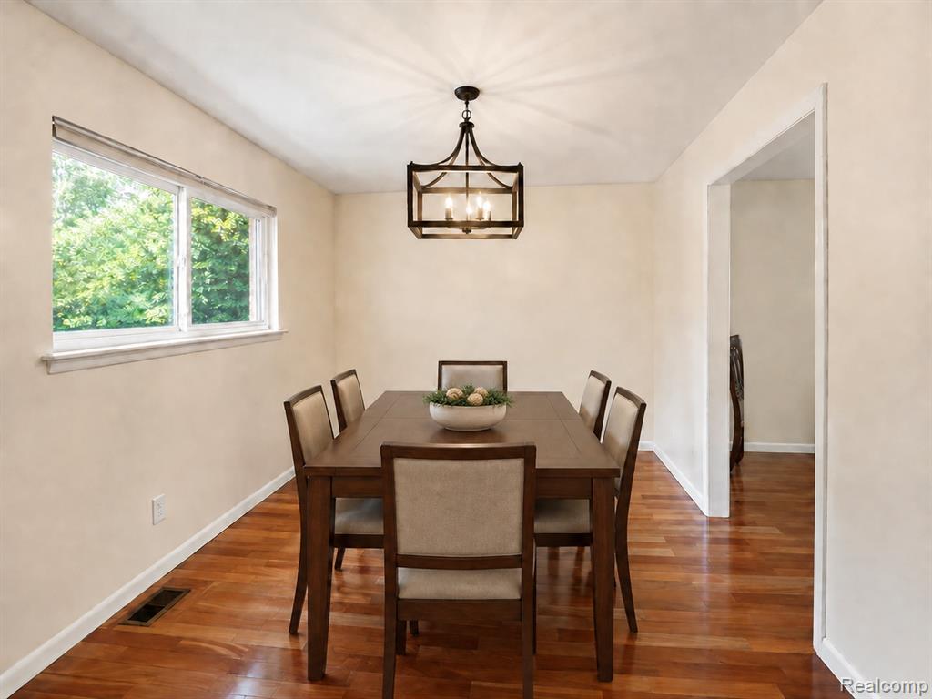 19280 Magnolia Parkway Property Photo 4