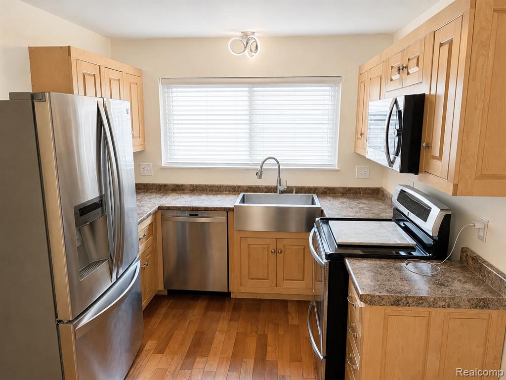 19280 Magnolia Parkway Property Photo 6