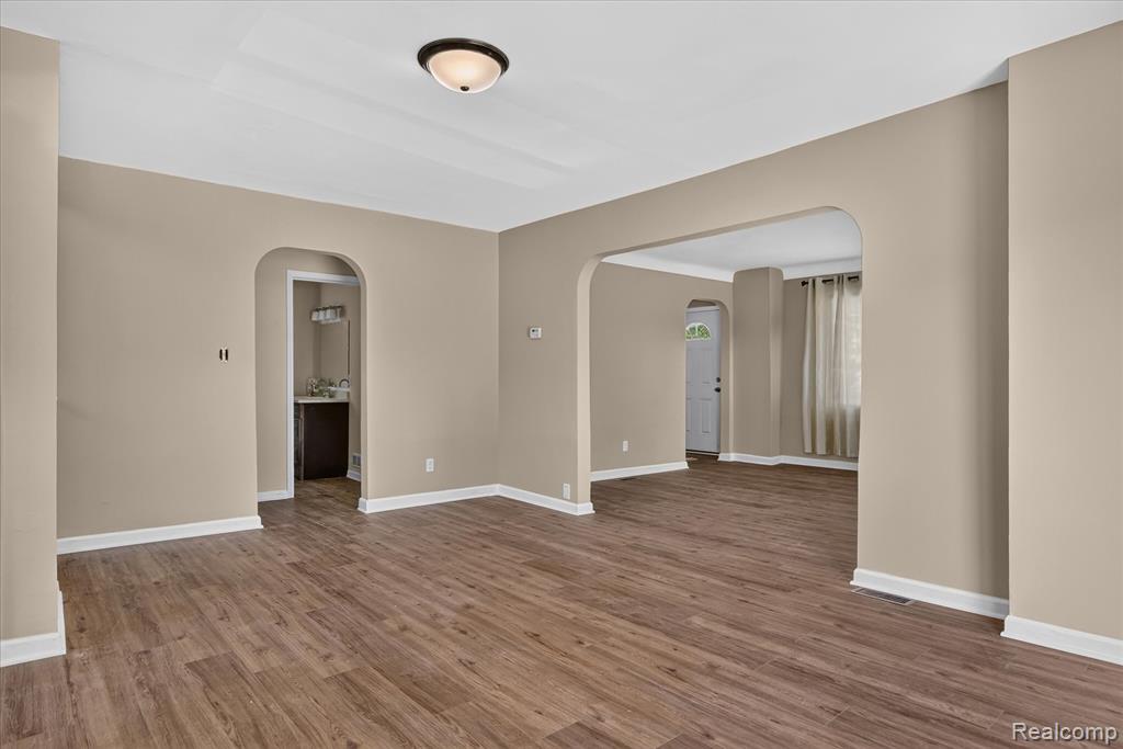 28264 Waltz Road Property Photo 8