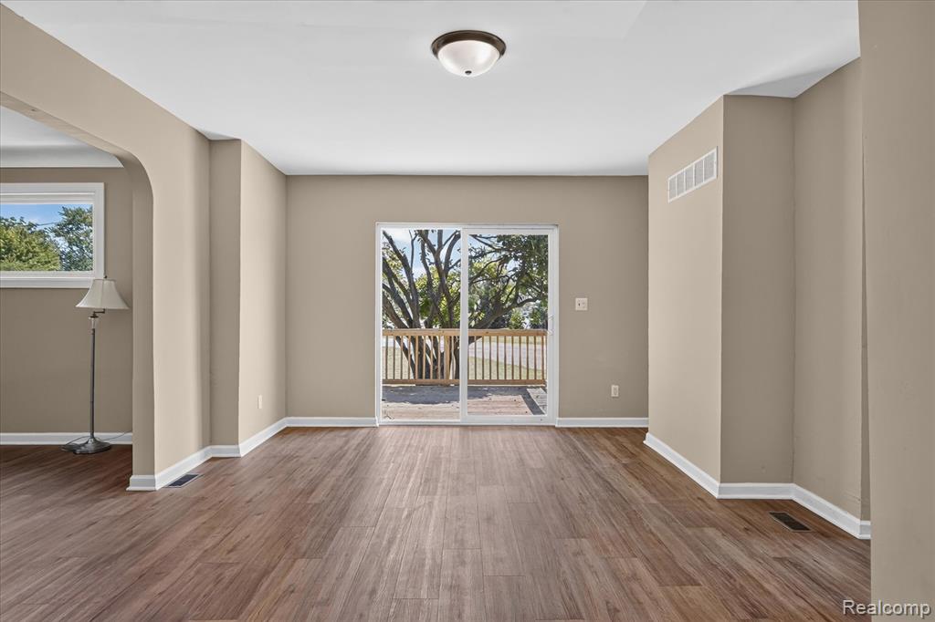 28264 Waltz Road Property Photo 9