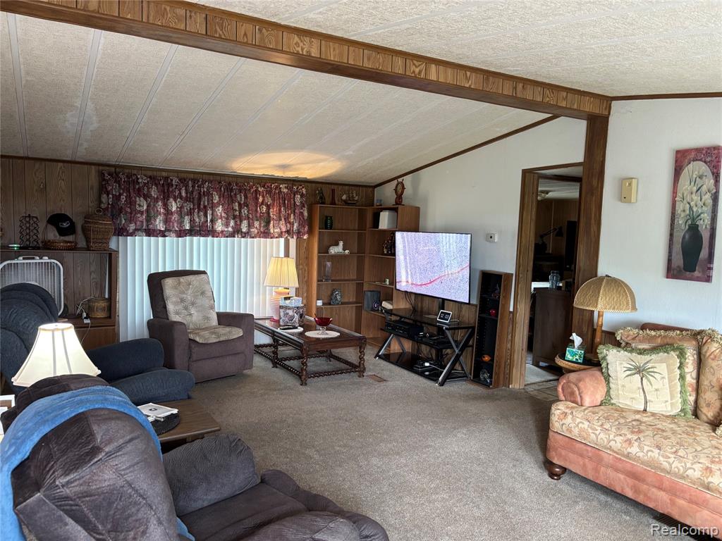 611 Wheeling Road Property Photo 3