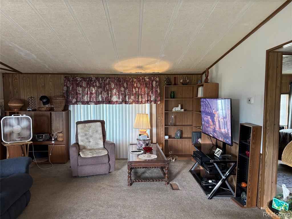 611 Wheeling Road Property Photo 4