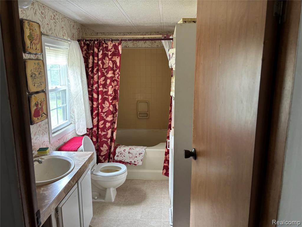611 Wheeling Road Property Photo 9