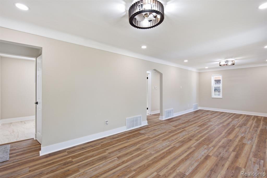19605 Klinger Street Property Photo 6