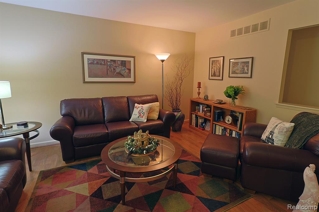 2298 Columbia Drive Property Photo 9