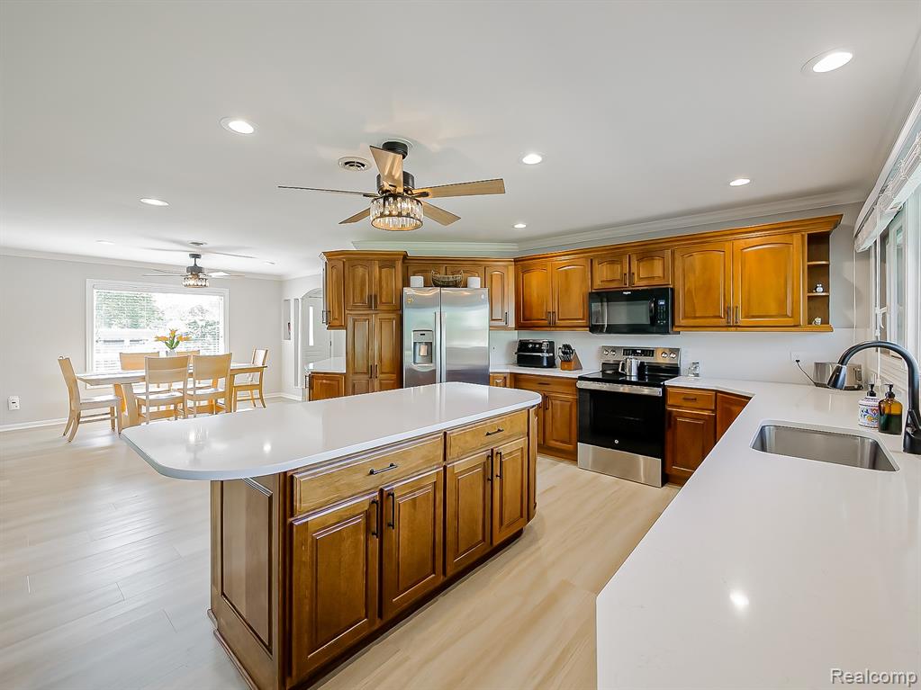 4977 Wavewood Drive Property Photo 10