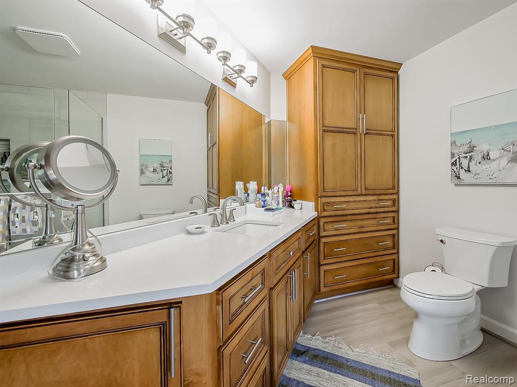 4977 Wavewood Drive Property Photo 20