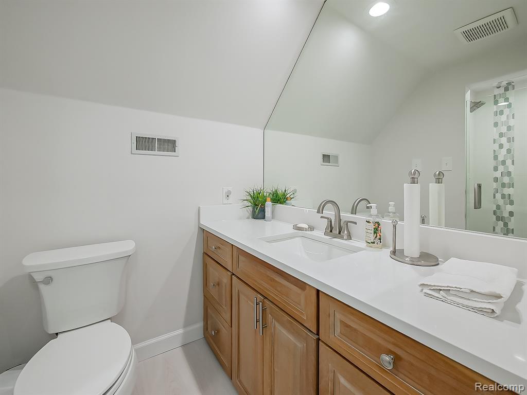 4977 Wavewood Drive Property Photo 37