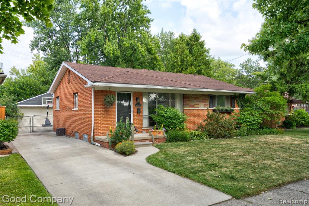 220 N Webik Avenue