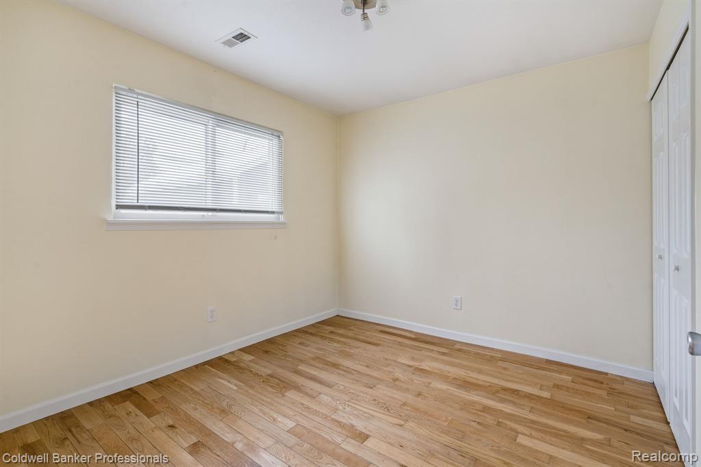 973 E 14 Mile Road Property Photo 10