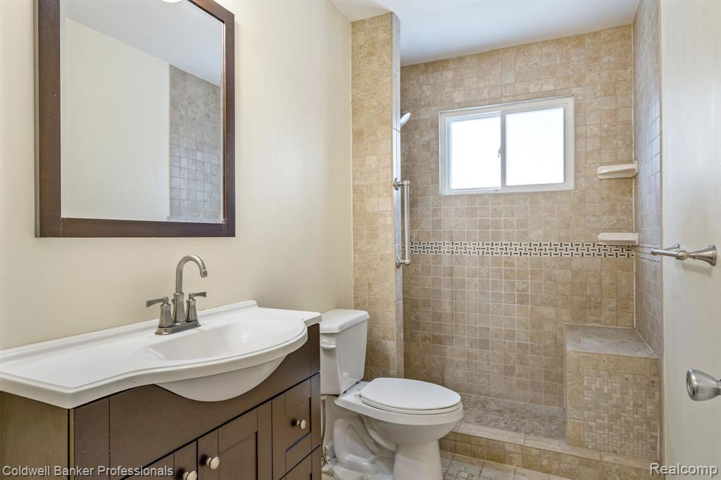 973 E 14 Mile Road Property Photo 11