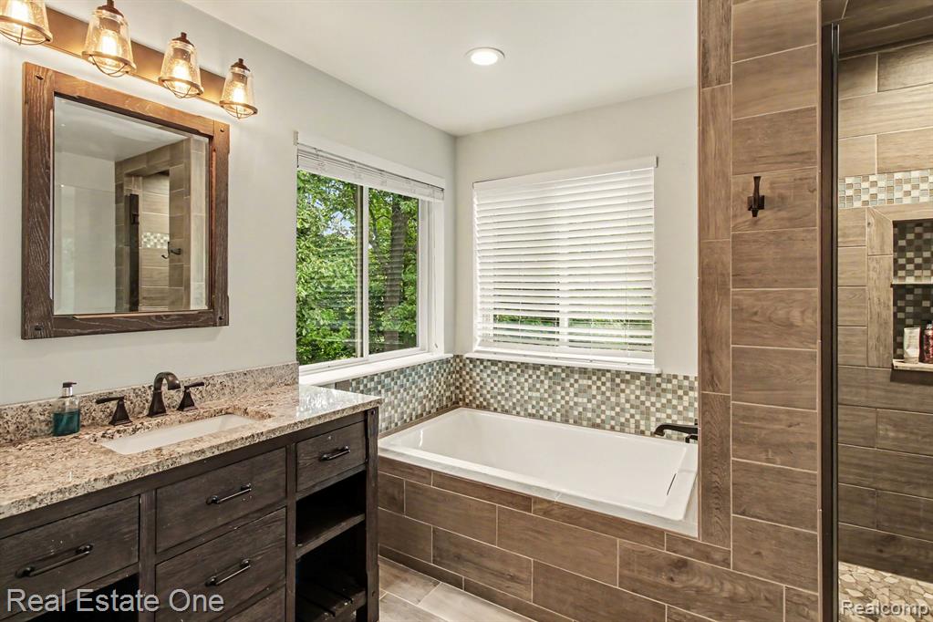 7926 Forest Creek Court Property Photo 12