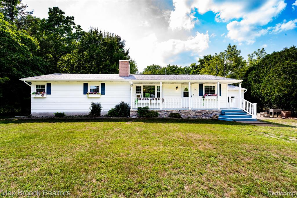 216 Crawford Drive Property Photo 1