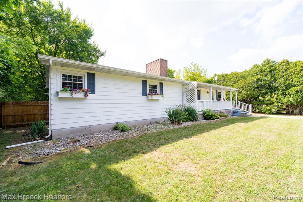 216 Crawford Drive Property Photo 2