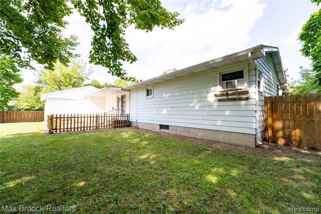 216 Crawford Drive Property Photo 3