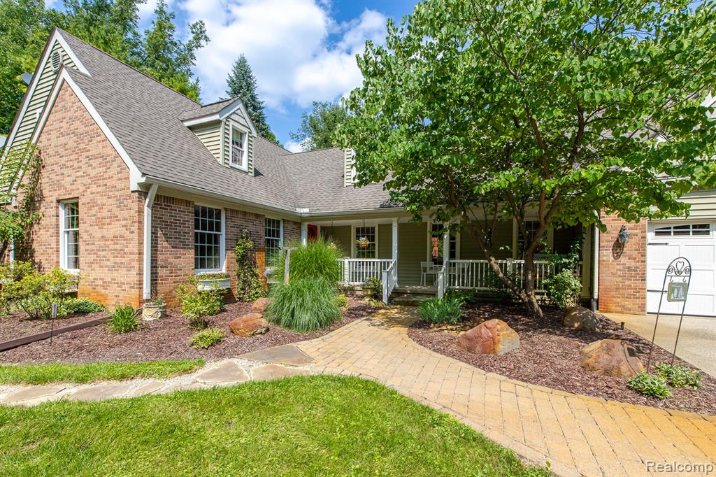 2411 Farmbrook Trail Property Photo 2