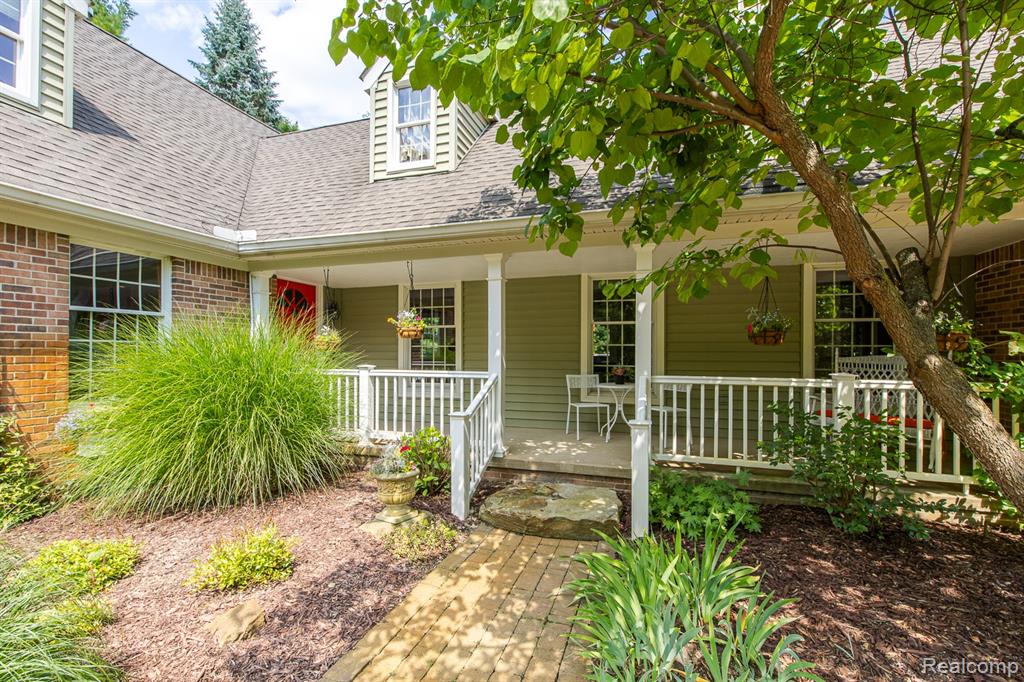 2411 Farmbrook Trail Property Photo 3