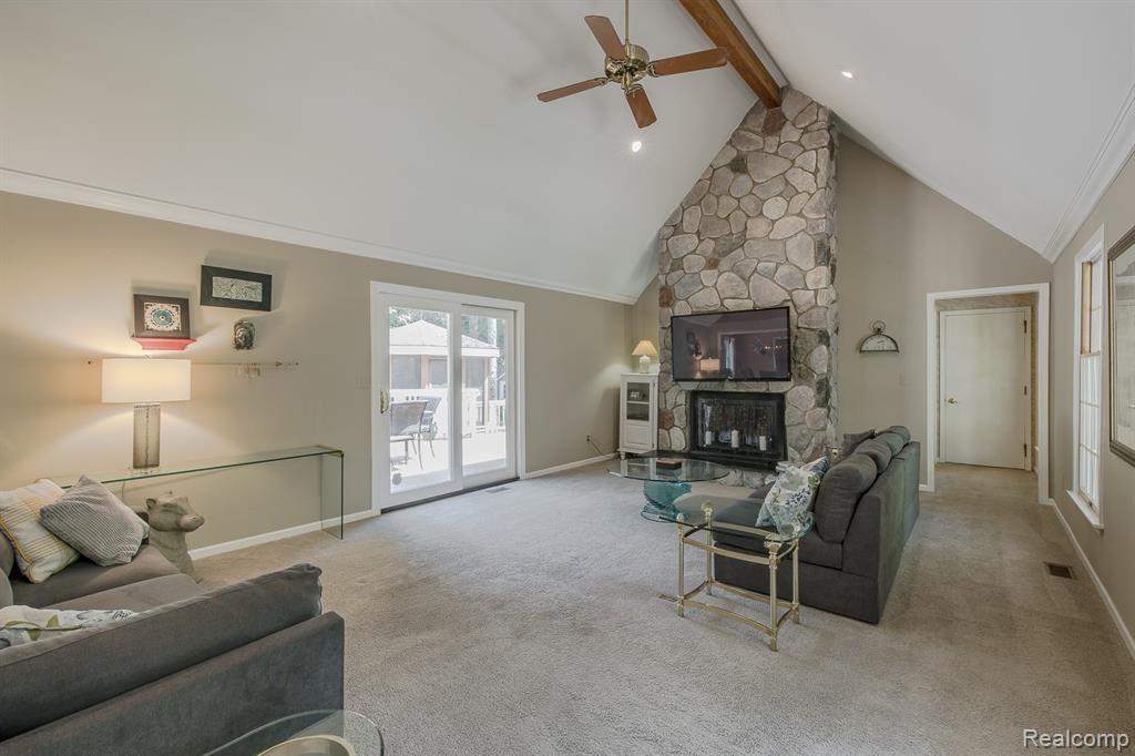 2411 Farmbrook Trail Property Photo 8
