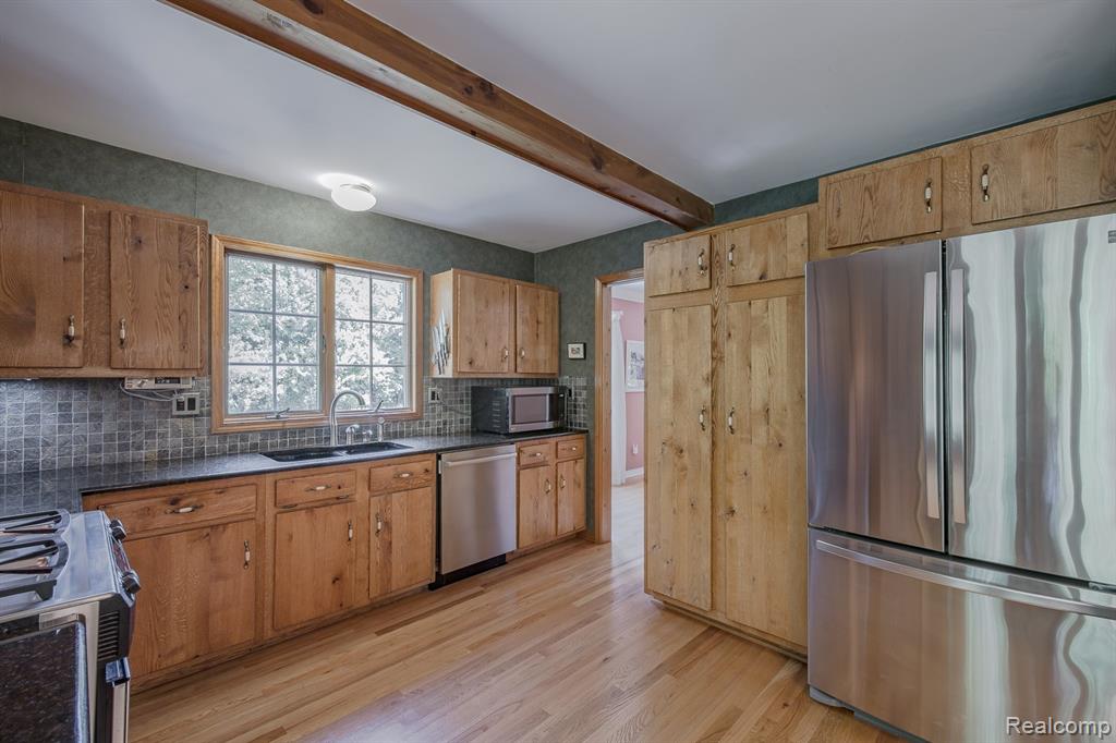 2411 Farmbrook Trail Property Photo 11