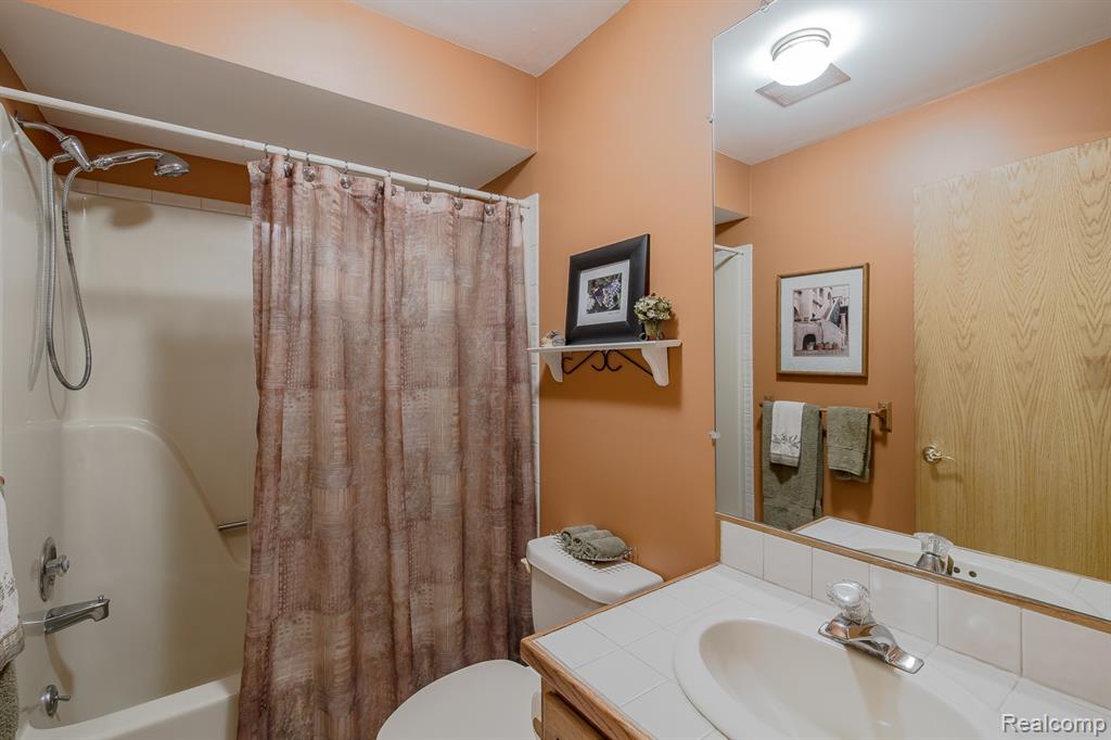 2411 Farmbrook Trail Property Photo 16