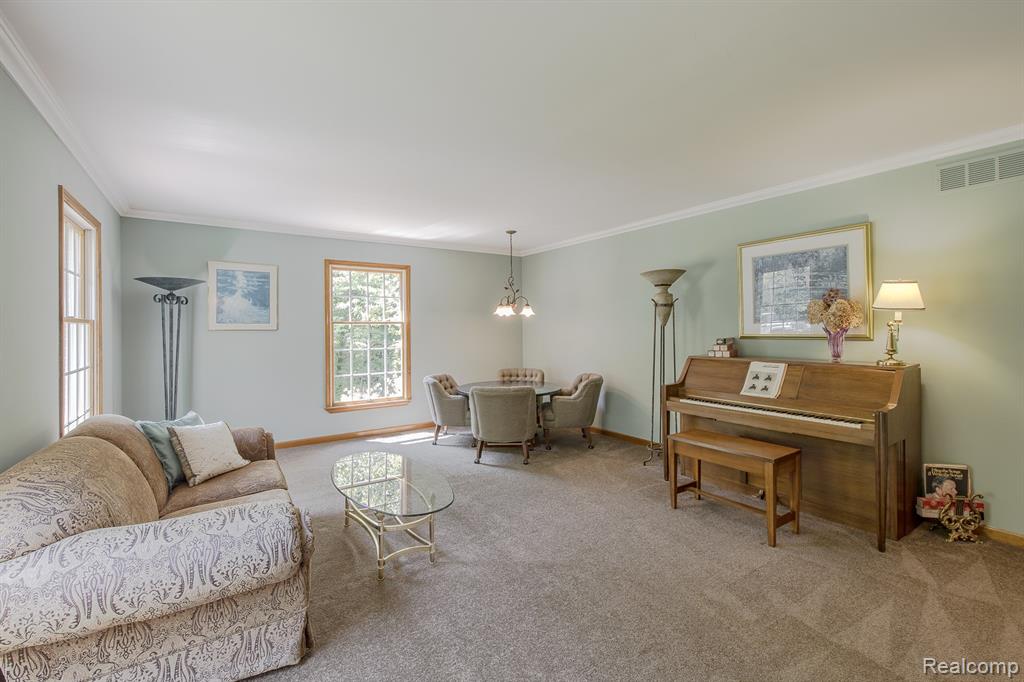 2411 Farmbrook Trail Property Photo 17