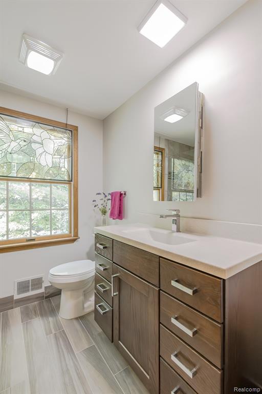 2411 Farmbrook Trail Property Photo 24