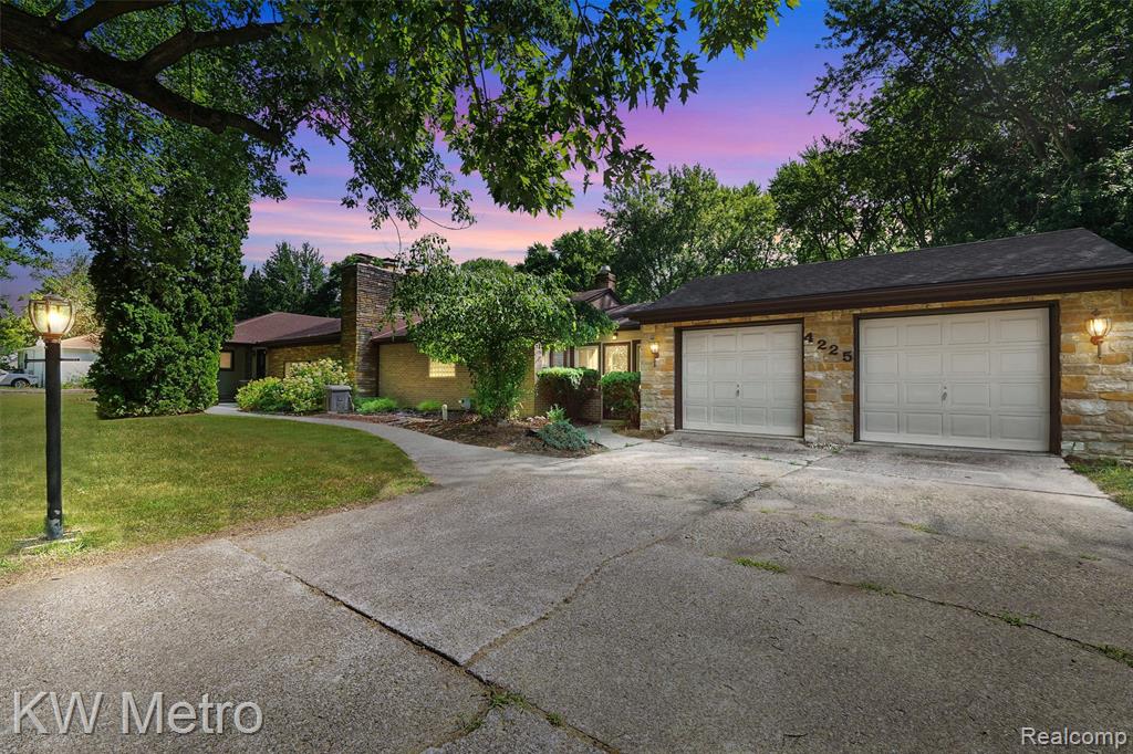 4225 Shreve Drive Property Photo 1