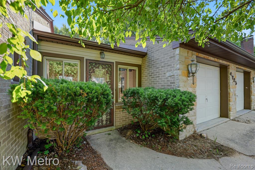 4225 Shreve Drive Property Photo 3