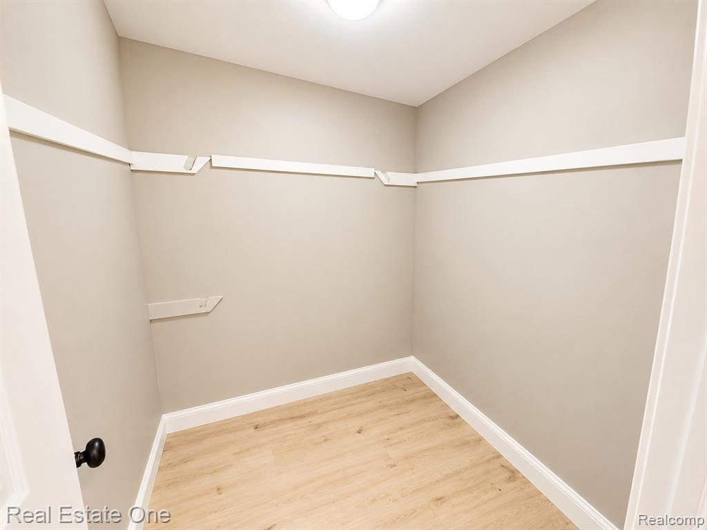 28463 Sutherland Street Property Photo 13