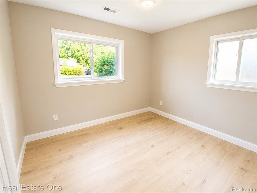 28463 Sutherland Street Property Photo 14