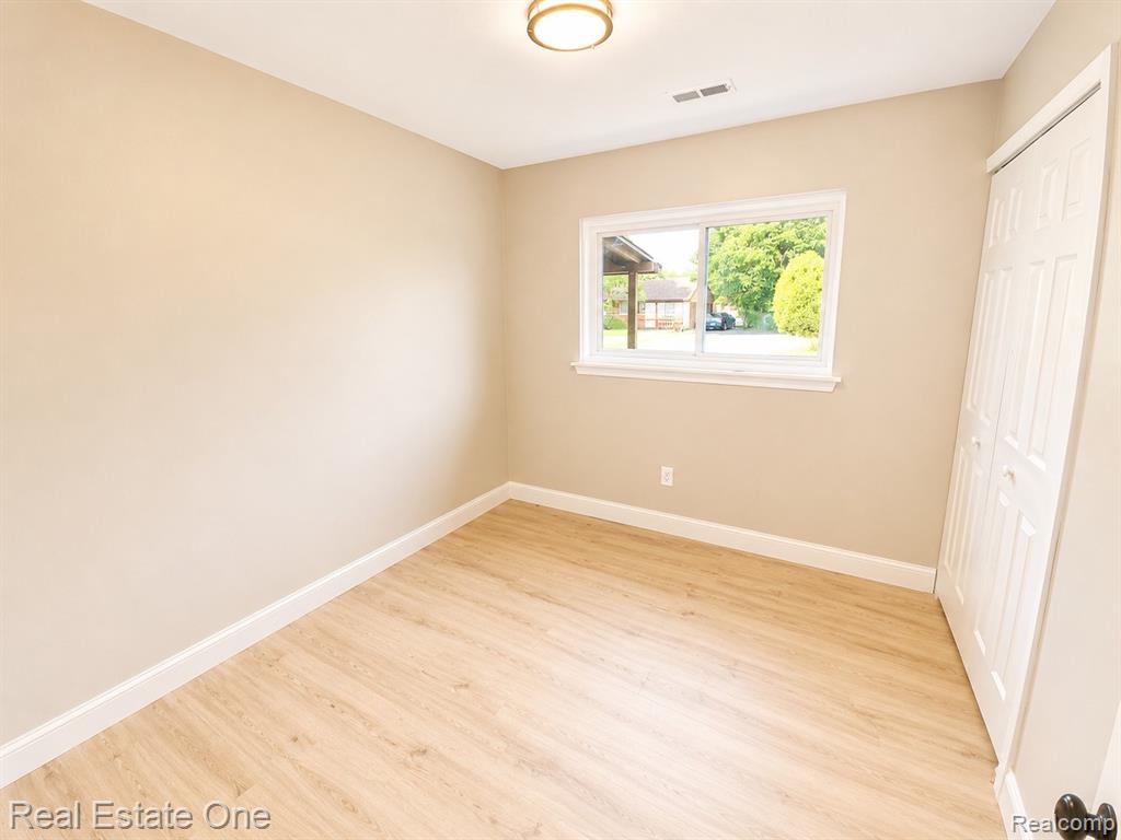 28463 Sutherland Street Property Photo 16