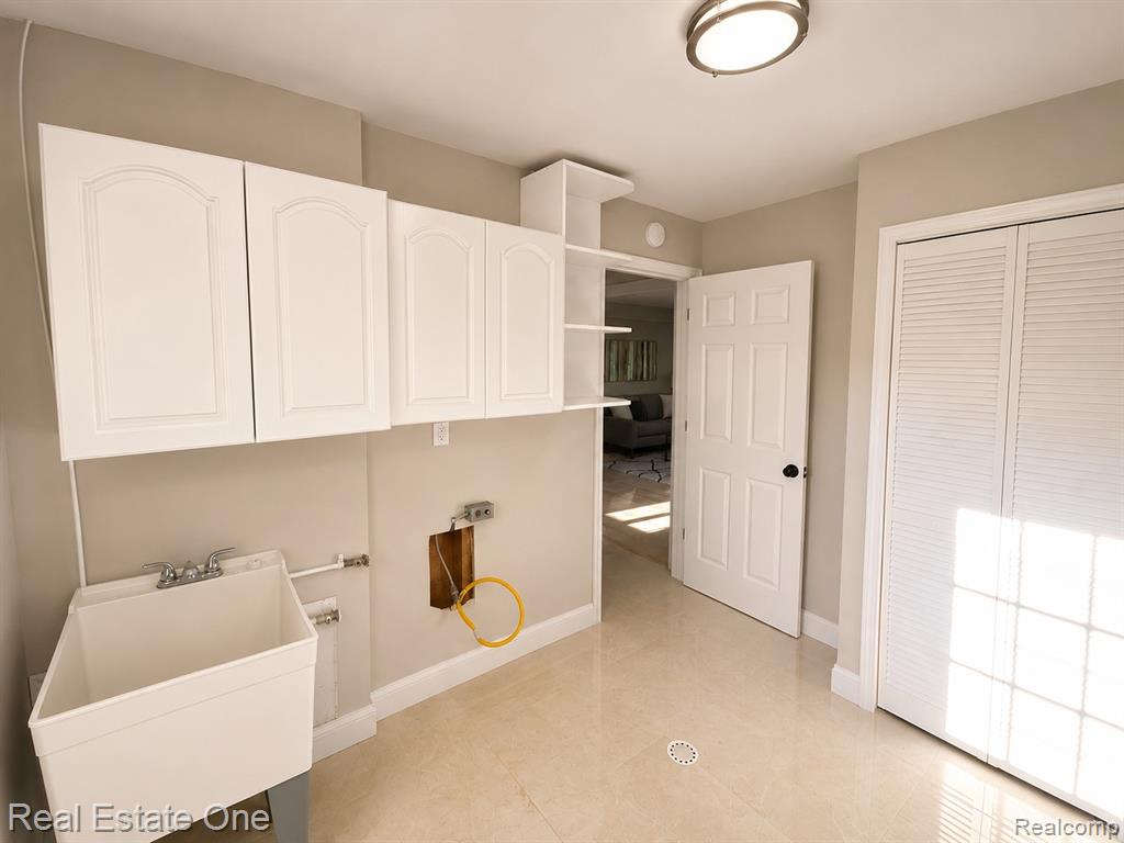 28463 Sutherland Street Property Photo 20