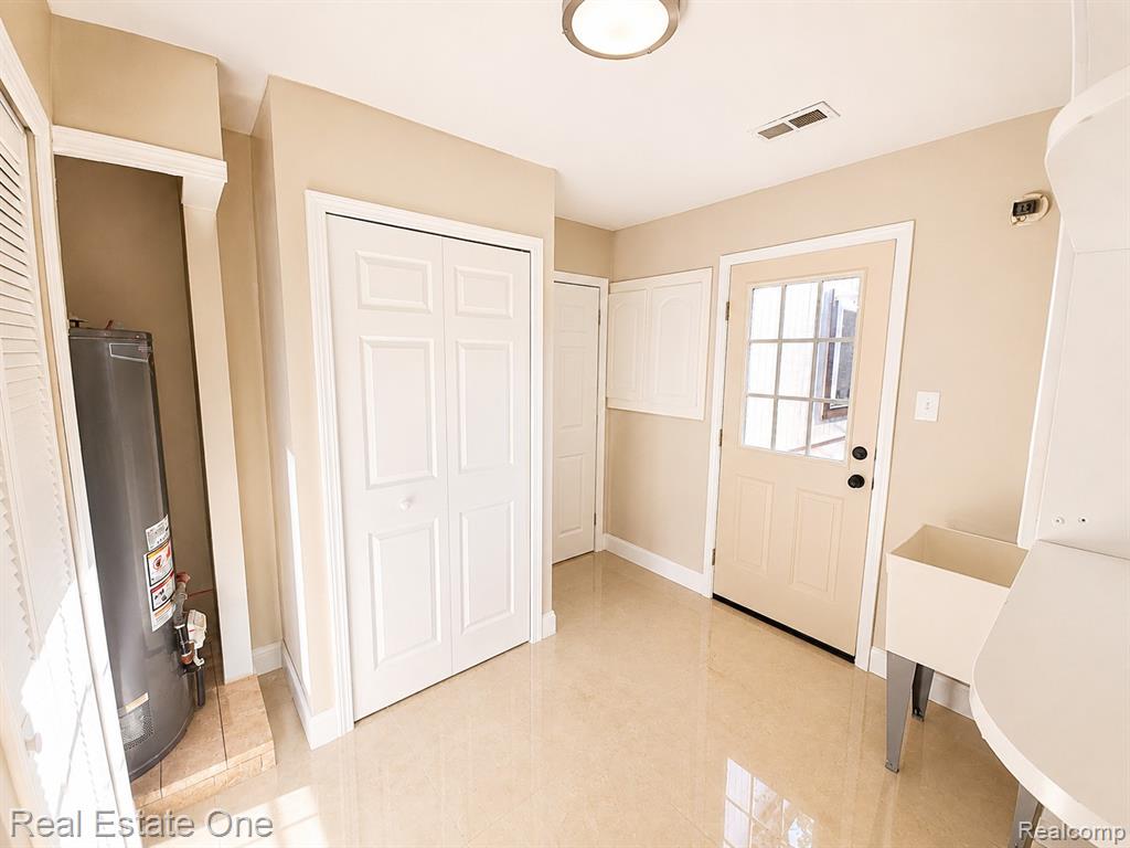 28463 Sutherland Street Property Photo 21