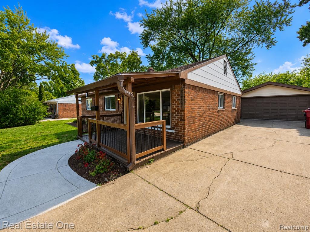 28463 Sutherland Street Property Photo 22