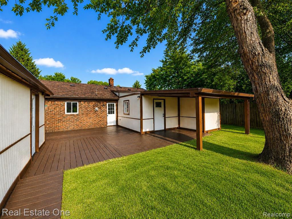 28463 Sutherland Street Property Photo 24