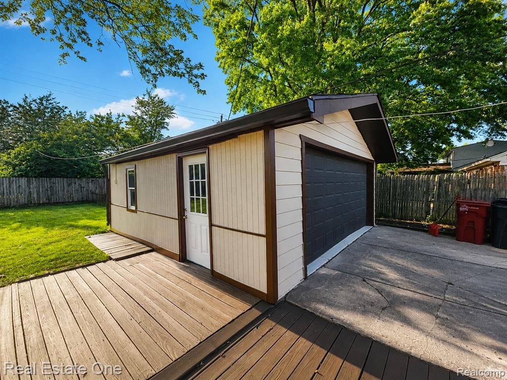 28463 Sutherland Street Property Photo 25