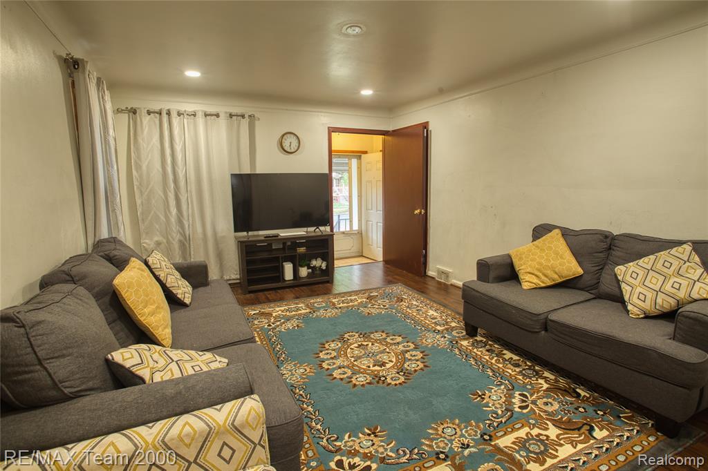 7523 Calhoun Street Property Photo 4