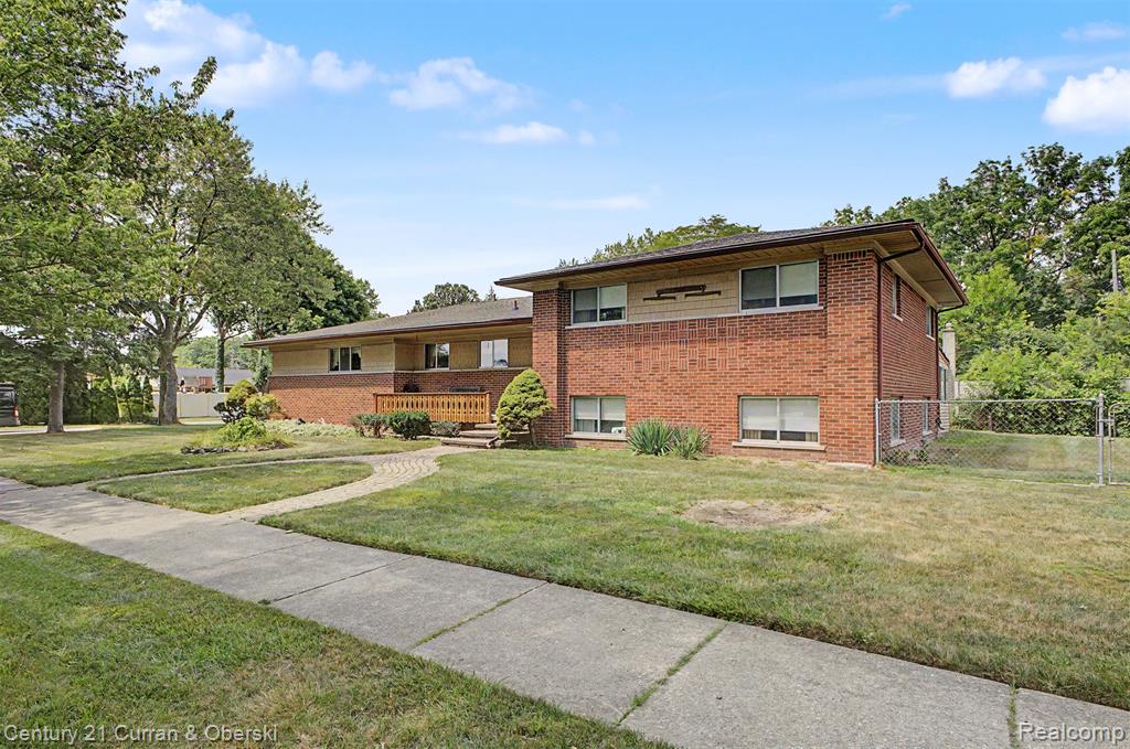 27110 Clairview Drive Property Photo 2