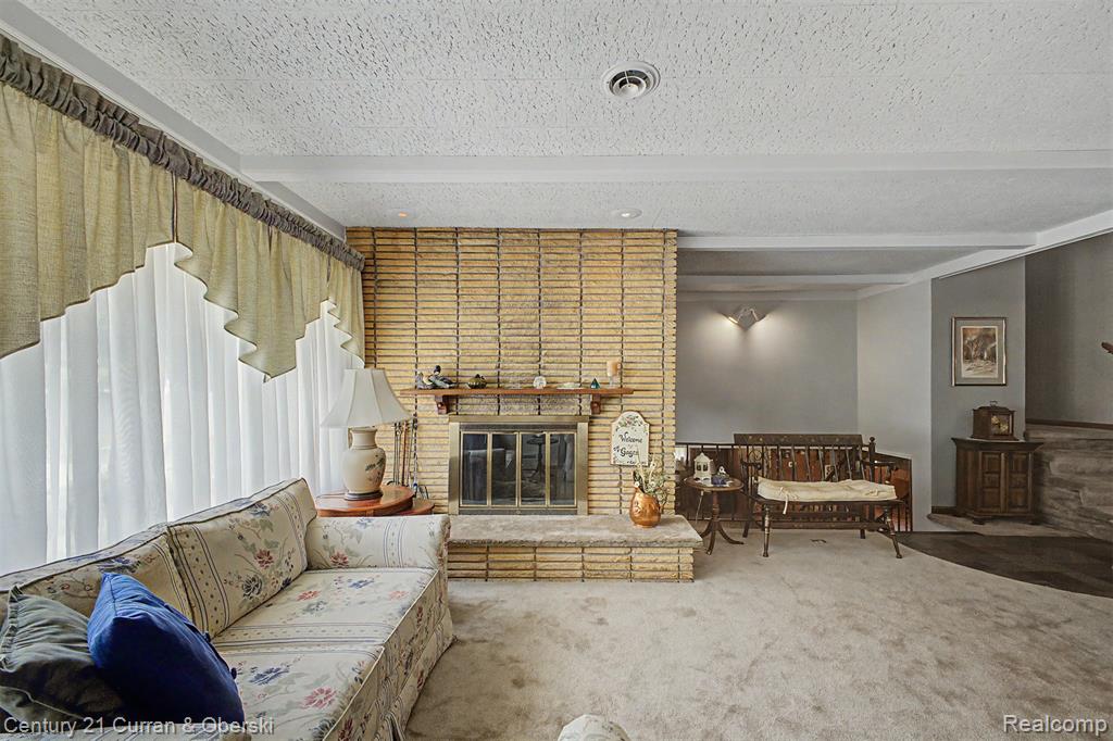 27110 Clairview Drive Property Photo 9