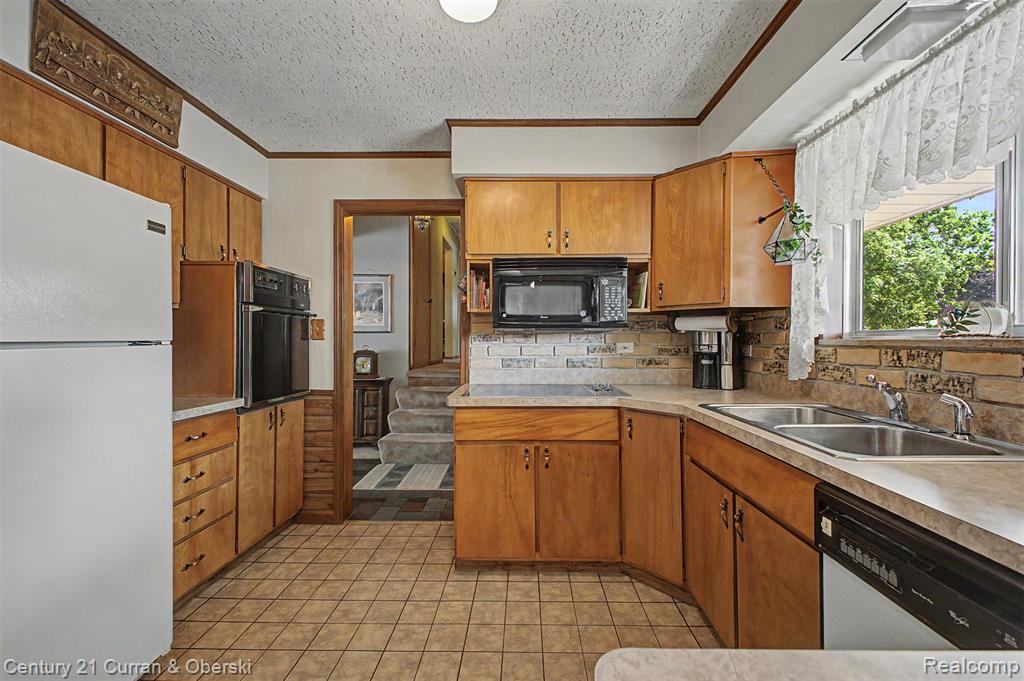 27110 Clairview Drive Property Photo 13