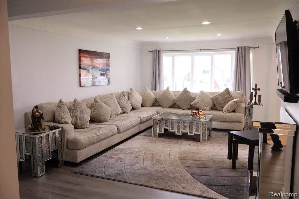 11114 Greendale Drive Property Photo 6
