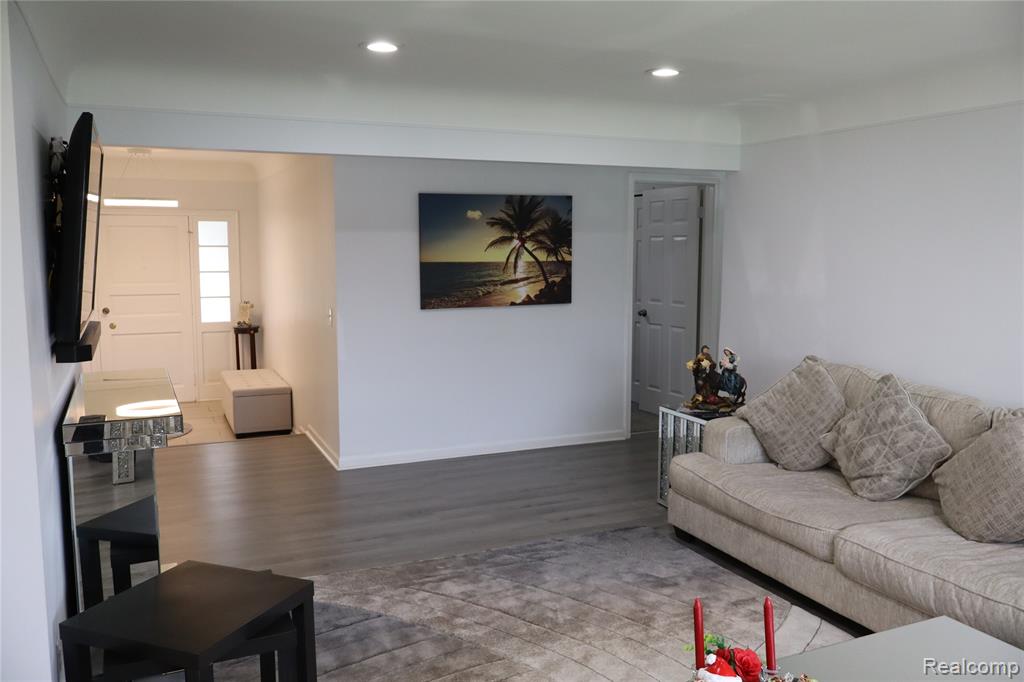 11114 Greendale Drive Property Photo 8