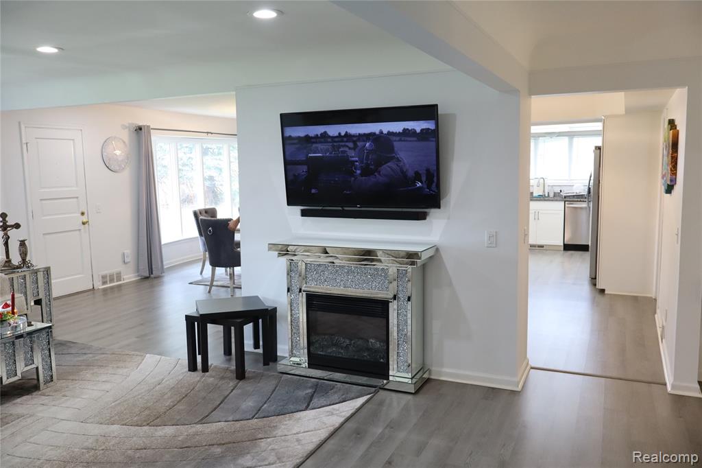 11114 Greendale Drive Property Photo 10