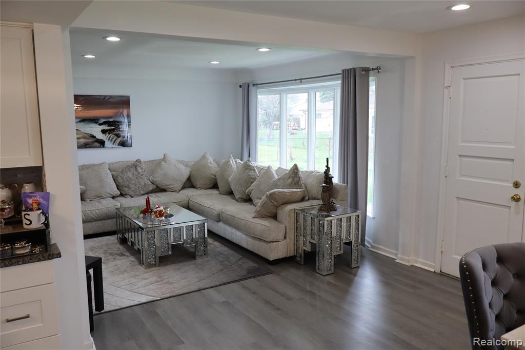 11114 Greendale Drive Property Photo 12