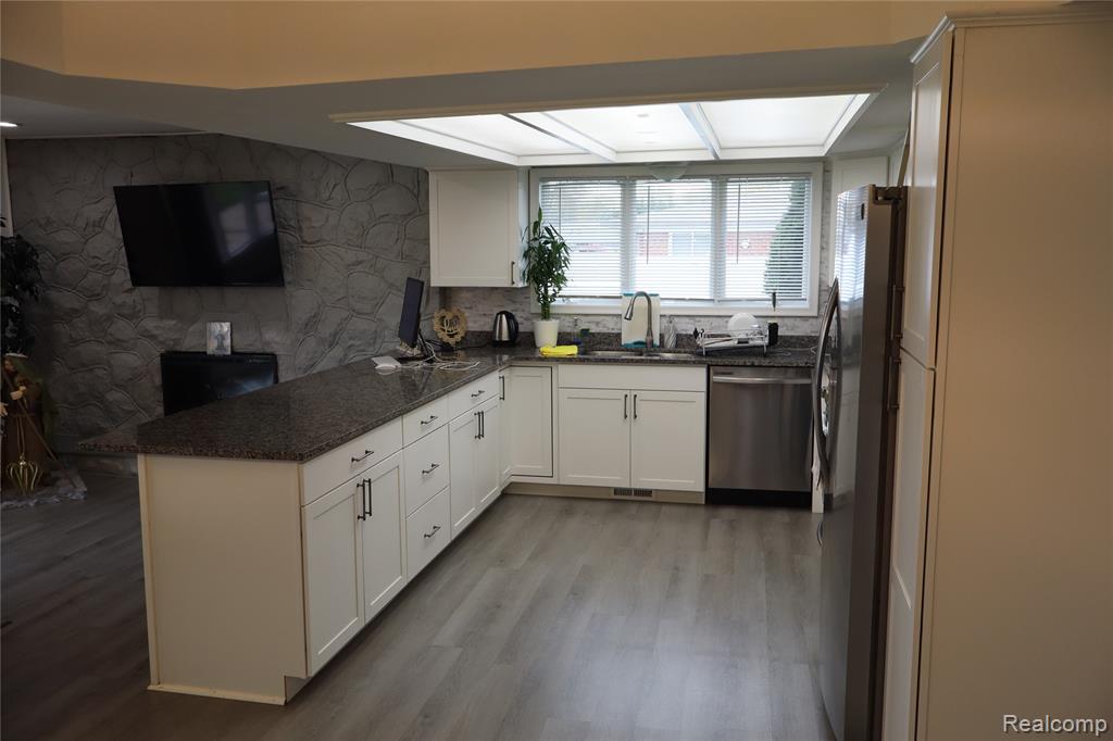 11114 Greendale Drive Property Photo 16