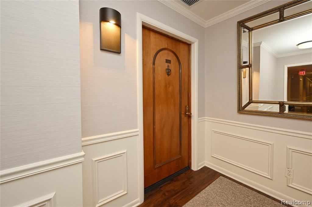 211 E Merrill Street Property Photo 2