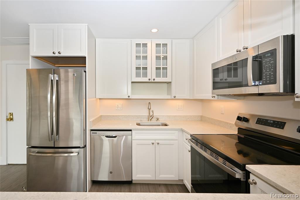 211 E Merrill Street Property Photo 10