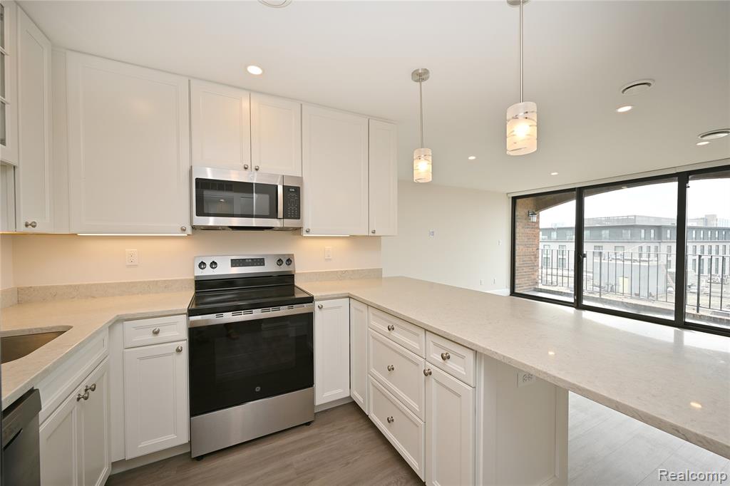 211 E Merrill Street Property Photo 12