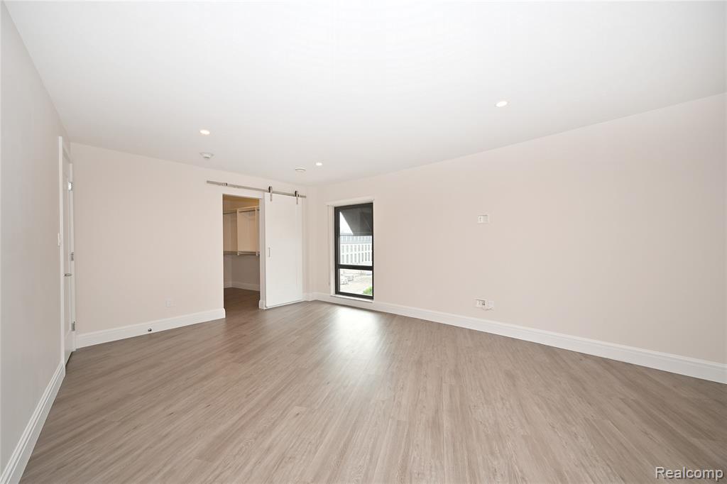211 E Merrill Street Property Photo 14