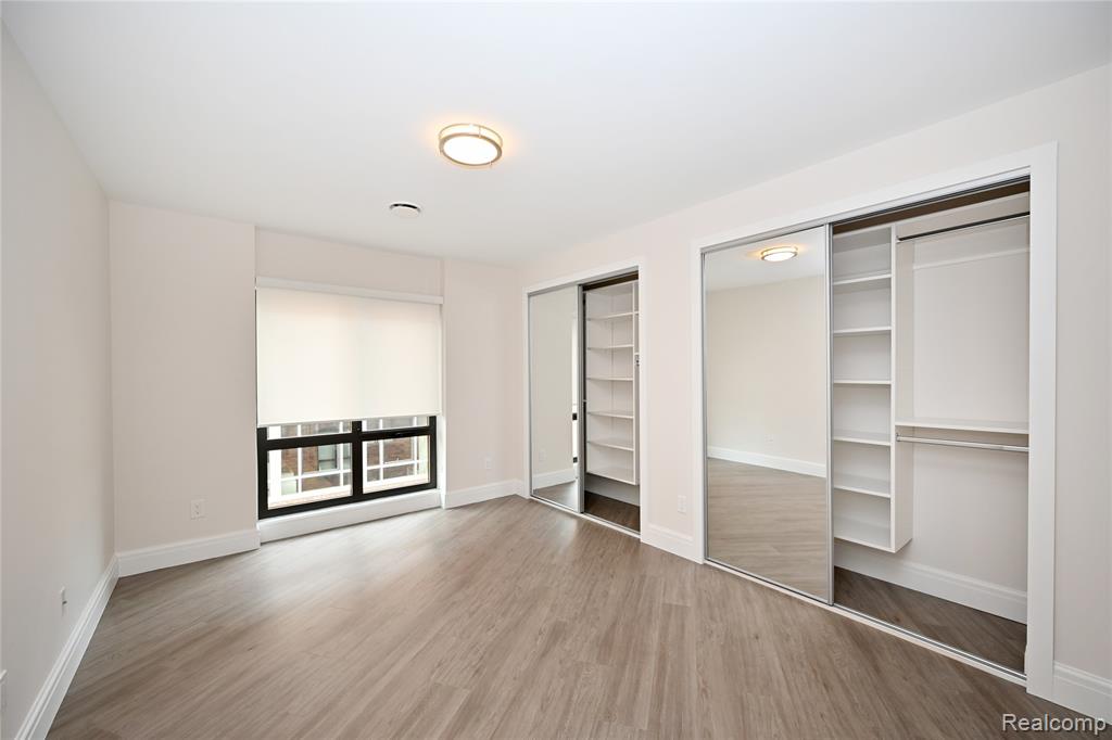 211 E Merrill Street Property Photo 19